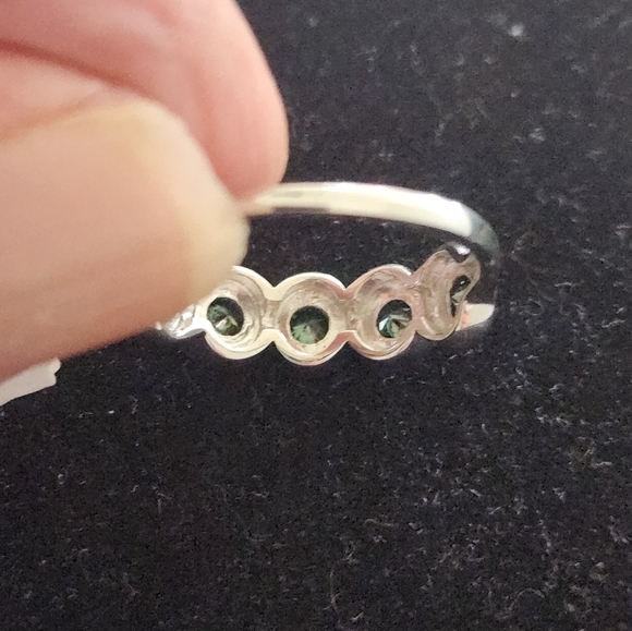 Elegant Silver and Blue Diamond Ring - Picture 6 of 7